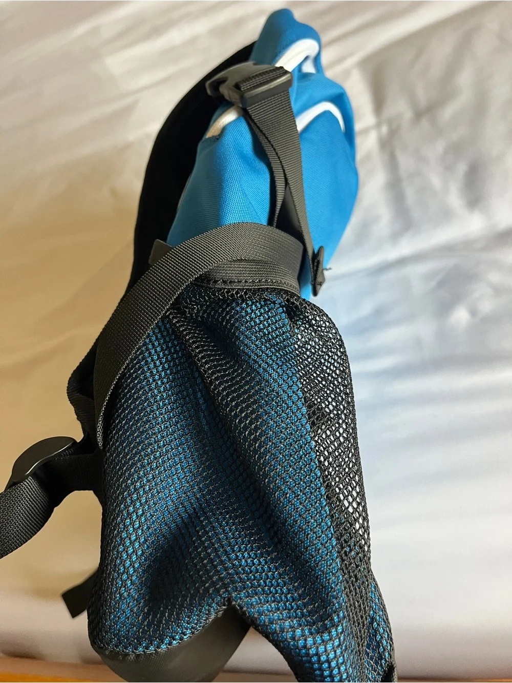 Erke TR1 Blue Sport Backpack Hiking Daypack Tech Travel Bag With Mesh Pockets
